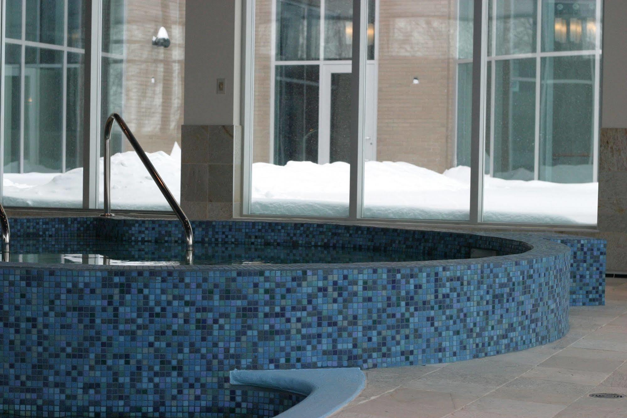Hotel Mortagne Boucherville Exterior photo